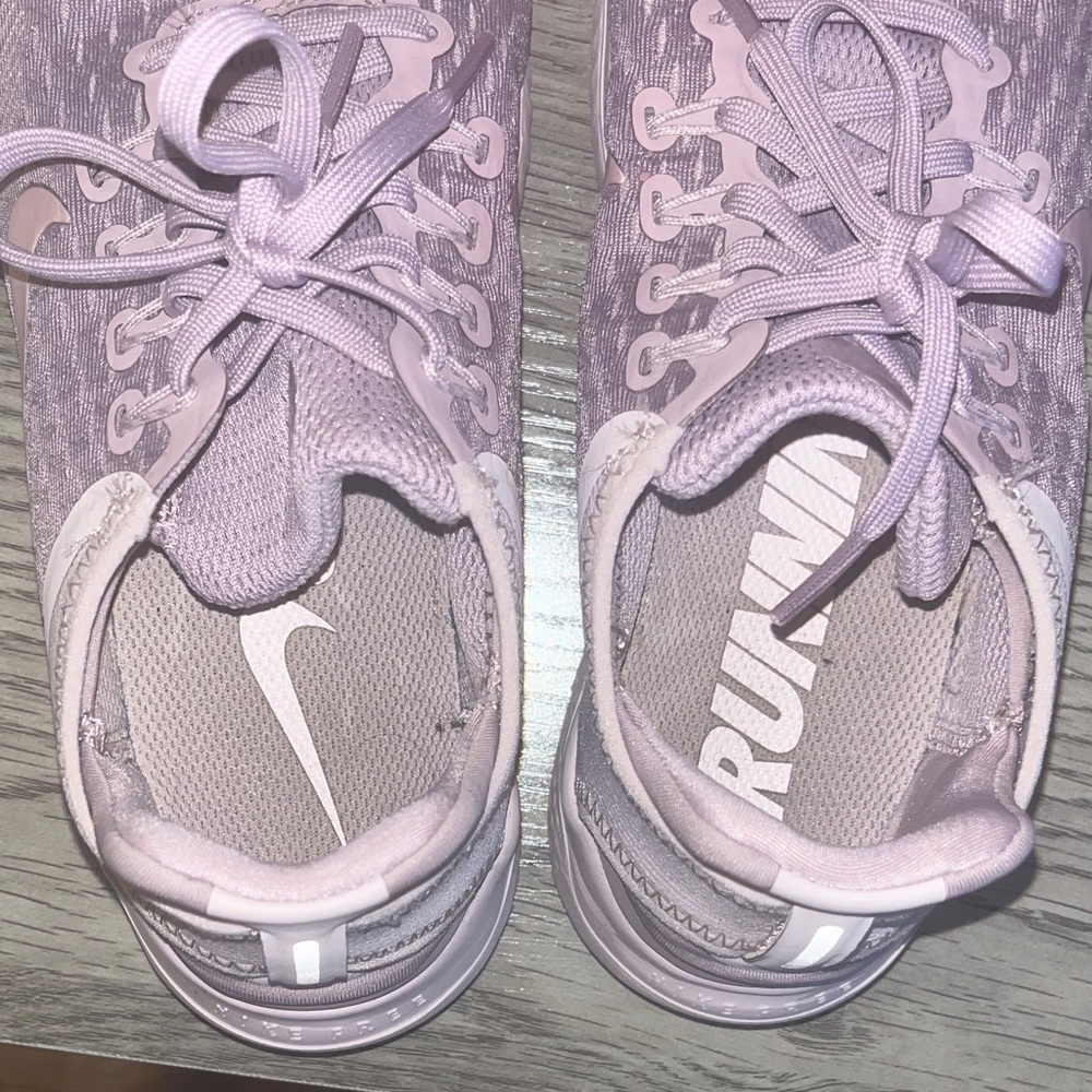 Nike Women's Free Lilac/Mauve Sneakers - Picture 5 of 9